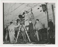 9j1411 NAKED CITY candid 8.25x10 still 1947 crew members filming outdoors by power lines in NYC!