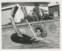 9j1413 NATALIE WOOD 8.25x10 still 1953 pretending to be in troublein pool falling from float!