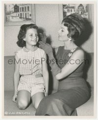 9j1428 PAL JOEY candid 8.25x10 still 1957 Rita Hayworth entertaining her daughter Yasmin on set!