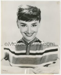 9j1451 ROMAN HOLIDAY 7.5x9 still 1953 smiling Audrey Hepburn is Hollywood's newest screen sensation!