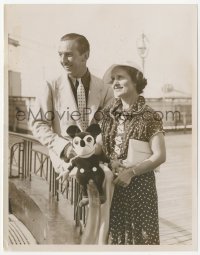 9j1533 WALT DISNEY 7x9 news photo 1935 with his wife & an early Mickey Mouse doll w/ pie-cut eyes!