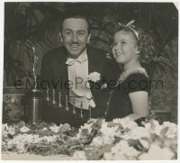 9j1534 WALT DISNEY/SHIRLEY TEMPLE 7.75x9.5 still 1939 at Academy Awards with 7 tiny Oscars!