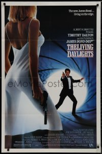 9j0334 LIVING DAYLIGHTS 1sh 1987 great image of Dalton as James Bond 007 & sexy Maryam d'Abo w/gun!