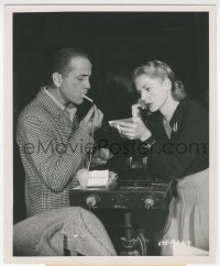 9j1269 DARK PASSAGE candid 8.25x10 still 1947 Humphrey Bogart smoking while Lauren Bacall phones!