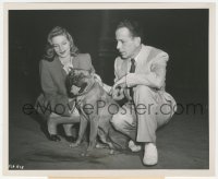 9j1268 DARK PASSAGE candid 8.25x10 still 1947 Humphrey Bogart & Lauren Bacall w/ their boxer Harvey!