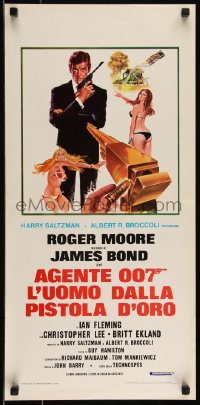 9k1651 MAN WITH THE GOLDEN GUN Italian locandina R1970s Sciotti art of Moore as Bond & sexy girls!
