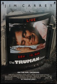 9k1082 TRUMAN SHOW advance 1sh 1998 cool image of Jim Carrey on large screen, Peter Weir!