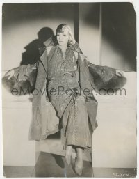 9p0682 GRETA GARBO 7.5x9.75 news photo 1931 full-length in wild outfit, attired for the evening!