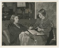 9p0712 MARKED WOMAN candid 8.25x10 still 1937 Bette Davis & Mayo Methot rehearsing their lines!