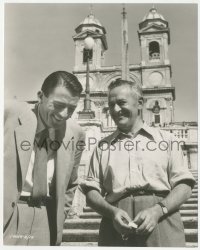 9p0736 ROMAN HOLIDAY candid deluxe 8x9 still 1953 Gregory Peck & William Wyler laughing in Rome!
