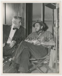 9p0764 TREASURE OF THE SIERRA MADRE candid 8x10 still 1948 Humphrey Bogart & Huston between scenes!