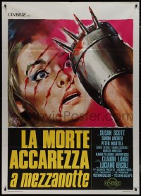 9p1793 DEATH WALKS AT MIDNIGHT Italian 1p 1972 Symeoni art of scared woman & bloody spiked gauntlet!