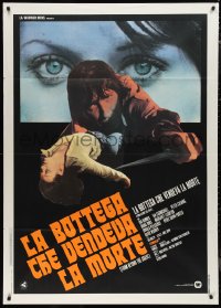 9p1845 FROM BEYOND THE GRAVE Italian 1p 1973 David Warner with knife & unconscious girl, different!