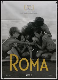 9p2040 ROMA Italian 1p 2019 Best Picture, Cuaron, different image of family huddled on beach!