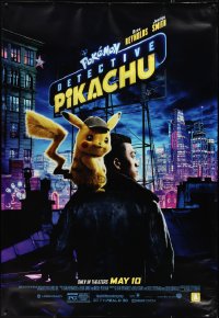 9r0114 POKEMON: DETECTIVE PIKACHU DS bus stop 2019 Ryan Reynolds as the voice of Pikachu!
