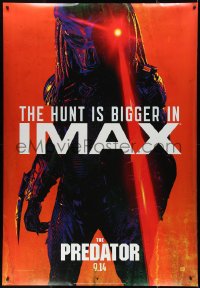 9r0115 PREDATOR IMAX DS bus stop 2018 full-length image of the otherwordly predator!