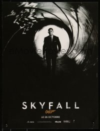 9r1017 SKYFALL teaser French 16x21 2012 Daniel Craig as Bond standing in classic gun barrel!