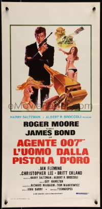 9r0832 MAN WITH THE GOLDEN GUN Italian locandina R1970s Sciotti art of Moore as Bond & sexy girls!