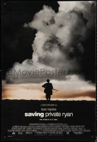 9r1384 SAVING PRIVATE RYAN DS 1sh 1998 Spielberg, Hanks, soldier on hill in front of clouds!