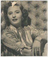 9s0427 BARBARA STANWYCK signed deluxe 10x12.25 still 1940s waist-high portrait of the leading lady!