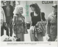 9s0943 CHRISTINE LAHTI signed 7.5x9.25 still 1984 smiling at Goldie Hawn on the street in Swing Shift