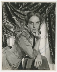 9s1071 LILLIAN GISH signed 7.5x9.75 still 1946 great close up in costume from Duel in the Sun!