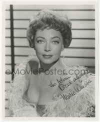 9s1085 MARIE WINDSOR signed 8x10 still 1950s sexy close portrait with cleavage & feather boa!