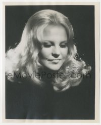 9s1120 PEGGY LEE signed deluxe 8x10 still 1960s c/u of the sexy singer/actress over black background!