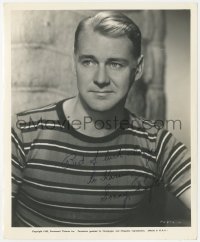 9s1156 SONNY TUFTS signed 8.25x10 still 1942 close up wearing T-shirt making So Proudly We Hail!
