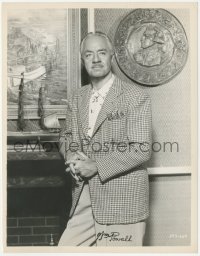9s1178 WILLIAM POWELL signed 8x10.25 still 1955 candid portrait at home when he made Mister Roberts!