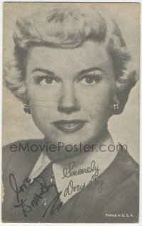 9s0671 DORIS DAY signed arcade card 1940s head & shoulders smiling portrait early in her career!