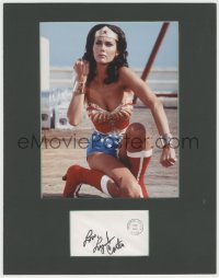 9s0404 LYNDA CARTER signed envelope in 11x14 display 1995 ready to frame on your wall!