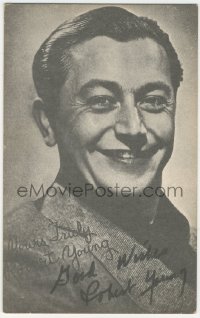 9s0683 ROBERT YOUNG signed arcade card 1940s head & shoulders smiling portrait of the leading man!