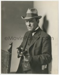 9t1003 WHILE THE CITY SLEEPS 7.5x9.25 still 1928 best portrait of Lon Chaney Sr. pointing two guns!