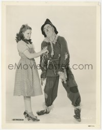 9t1009 WIZARD OF OZ 8x10.25 still 1939 Judy Garland as Dorothy re-stuffs Scarecrow Ray Bolger!
