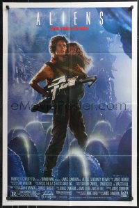 9t1145 ALIENS 1sh 1986 James Cameron sci-fi sequel, Sigourney Weaver as Ripley carrying Carrie Henn!
