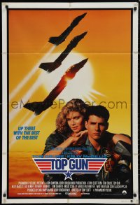 9t0601 TOP GUN Aust 1sh 1986 great image of Tom Cruise & Kelly McGillis, Navy fighter jets!
