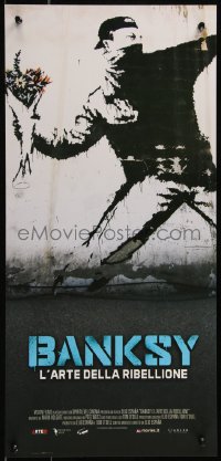 9w0261 BANKSY & THE RISE OF OUTLAW ART Italian locandina 2020 art of rioter 'throwing' flowers!