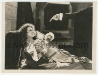 9y1290 PHANTOM OF THE OPERA 7.75x10 still 1925 he's pointing at Mary Philbin laying on couch!