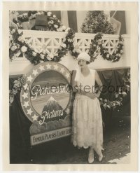 9y1355 VIOLA DANA 8x10 still 1924 full-length candid standing in pretty dress by Paramount sign!