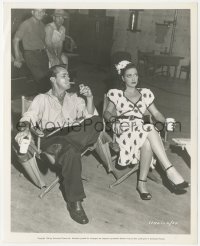9y1366 WILD HARVEST 8.25x10 still 1947 smoking Alan Ladd & Dorothy Lamour relaxing between scenes!