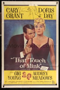 9y1724 THAT TOUCH OF MINK 1sh 1962 great close up art of Cary Grant nuzzling Doris Day's shoulder!
