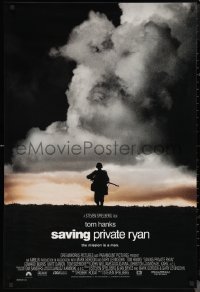 9z1436 SAVING PRIVATE RYAN 1sh 1998 Spielberg, Hanks, soldier on hill in front of clouds!