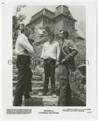 1a1558 PSYCHO II candid 8x10 still 1983 Anthony Perkins with director Franklin & Robert Loggia!