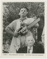 1a1445 TEXAS CHAINSAW MASSACRE 8x10.25 still #9 1974 c/u of Leatherface with chainsaw & John Dugan!
