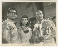 1a1573 WAR OF THE WORLDS 8.25x10 still 1953 c/u of Gene Barry in glasses & scared Ann Robinson!