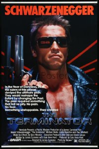 1a2669 TERMINATOR 1sh 1984 close up of classic cyborg Arnold Schwarzenegger with gun, border style!