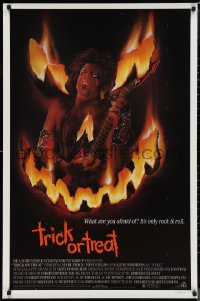 1a2680 TRICK OR TREAT 1sh 1986 great art of Tony Fields in flaming jack-o-lantern face!