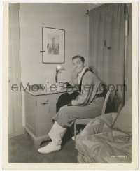 1b2227 CLARK GABLE 8x10 still 1932 the sensationally popular MGM star in his new dressing room!