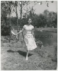 1b2398 TUESDAY WELD 8.25x10 still 1959 the beautiful actress full-length outdoors standing by river!